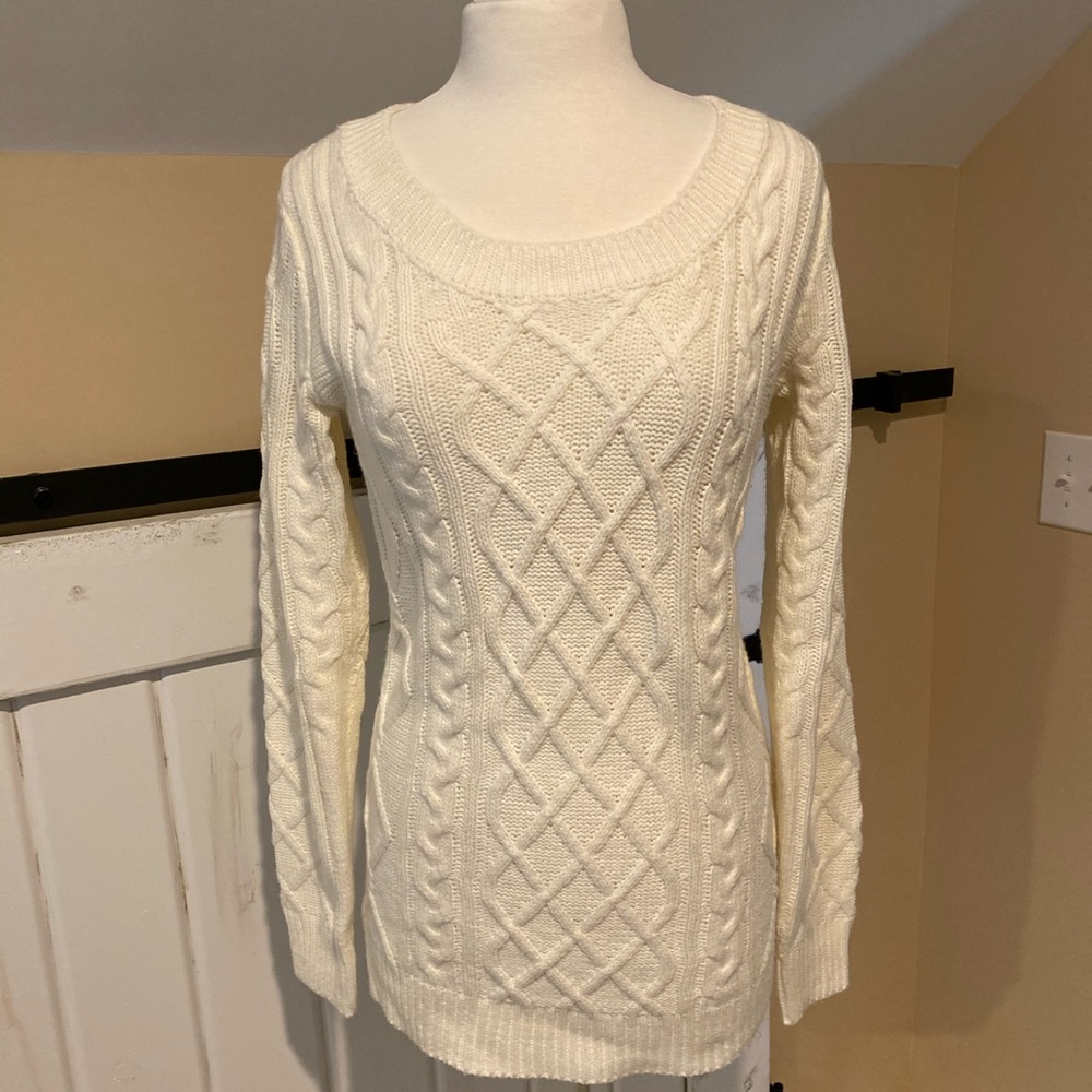 - Sweater - Picture 2 of 3